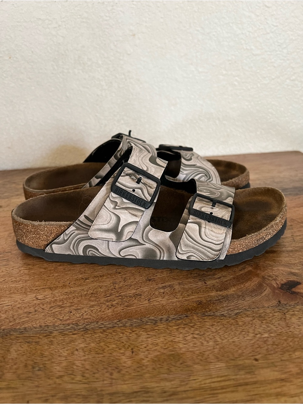 Birkenstock Arizona Birko-Flor Color: Marbletwirl Black/White Sandal Size 7 - Picture 4 of 16